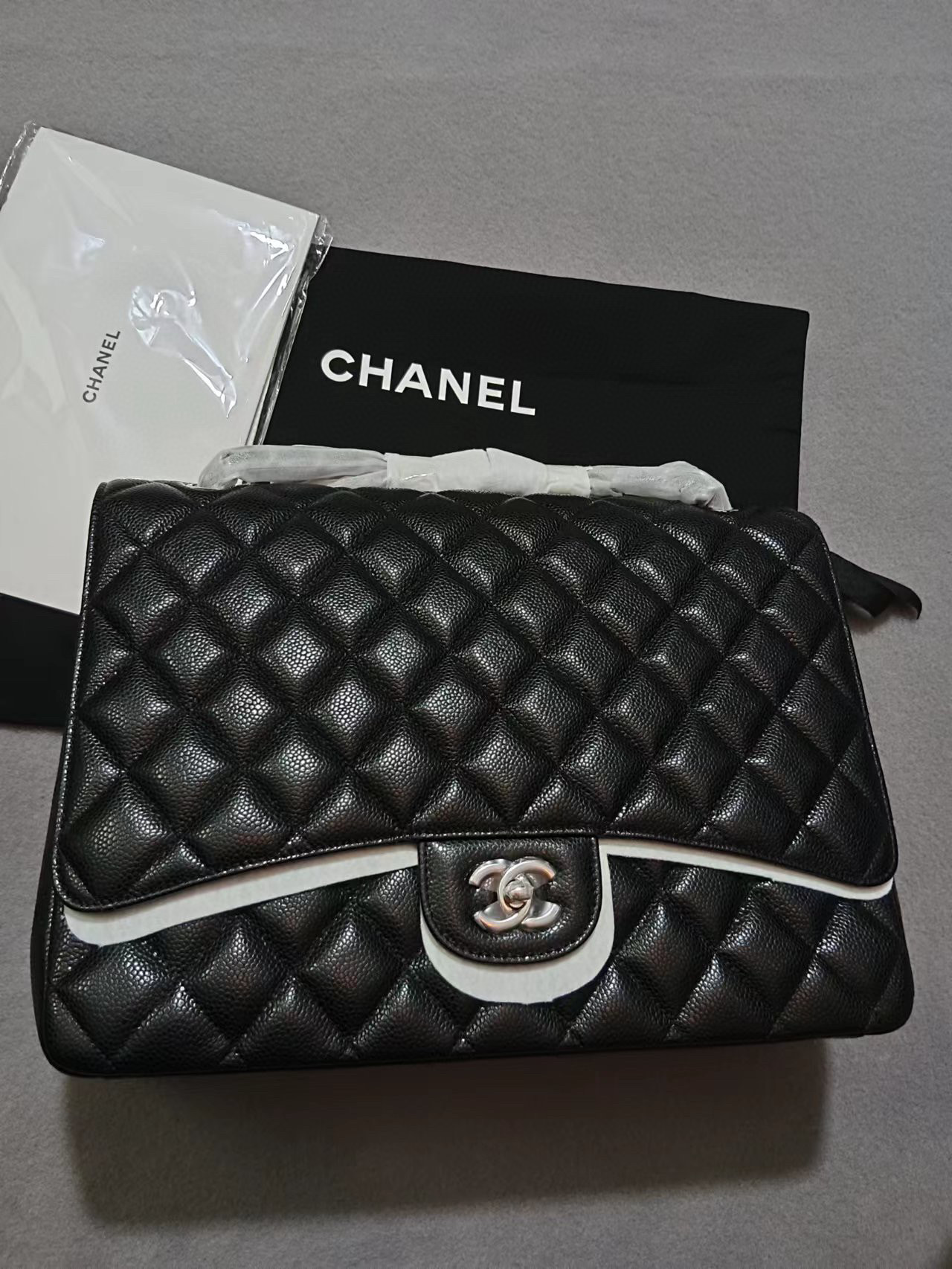 Chanel bag caviar silver hardware size 33*10*25cm  CHB604