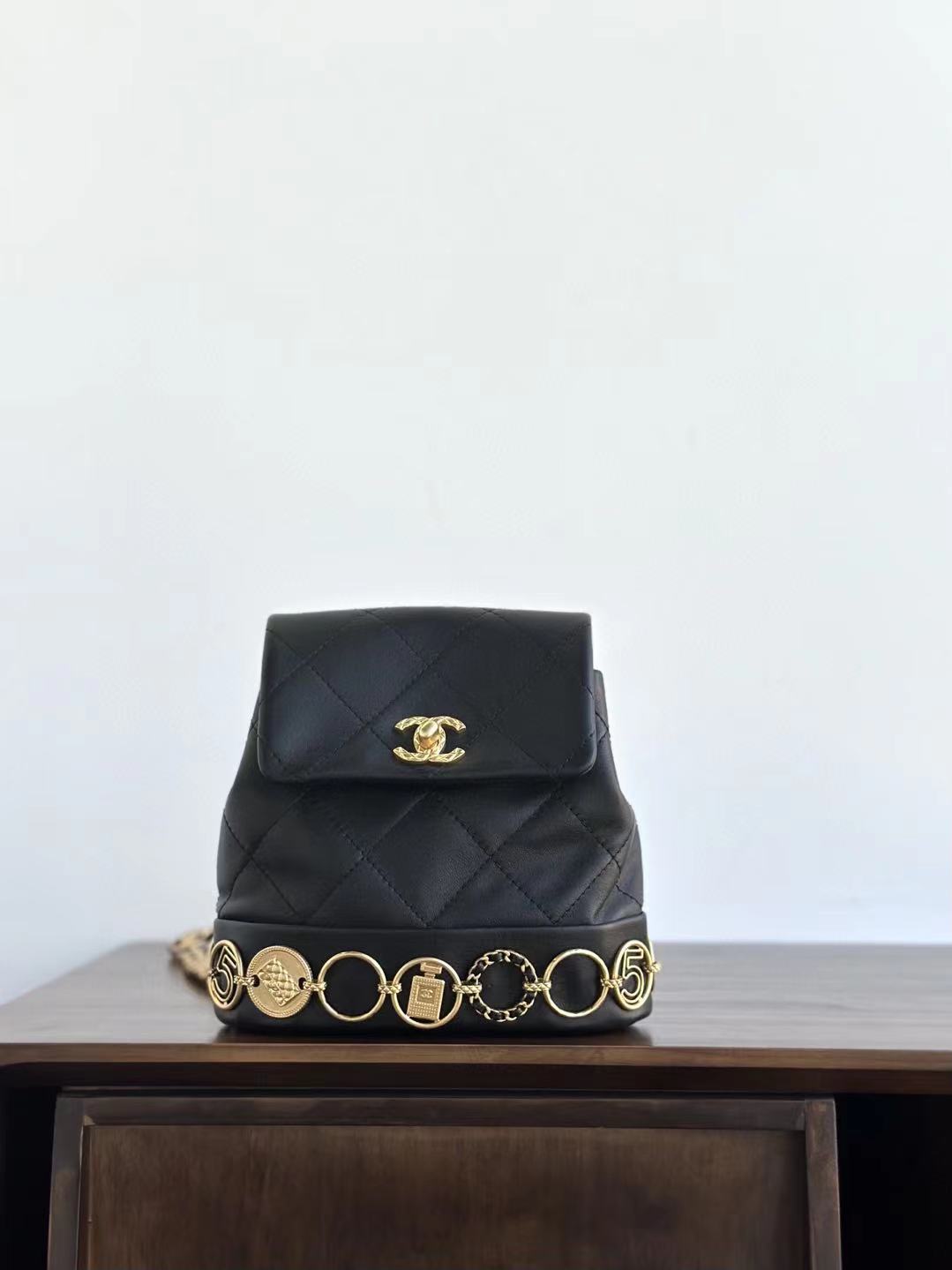 Chanel bag size 18*18*8cm CB604