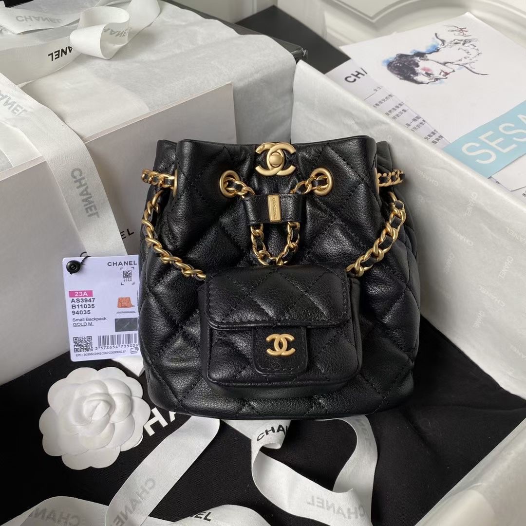 Chanel bag size 16.5*17*12cm CB607