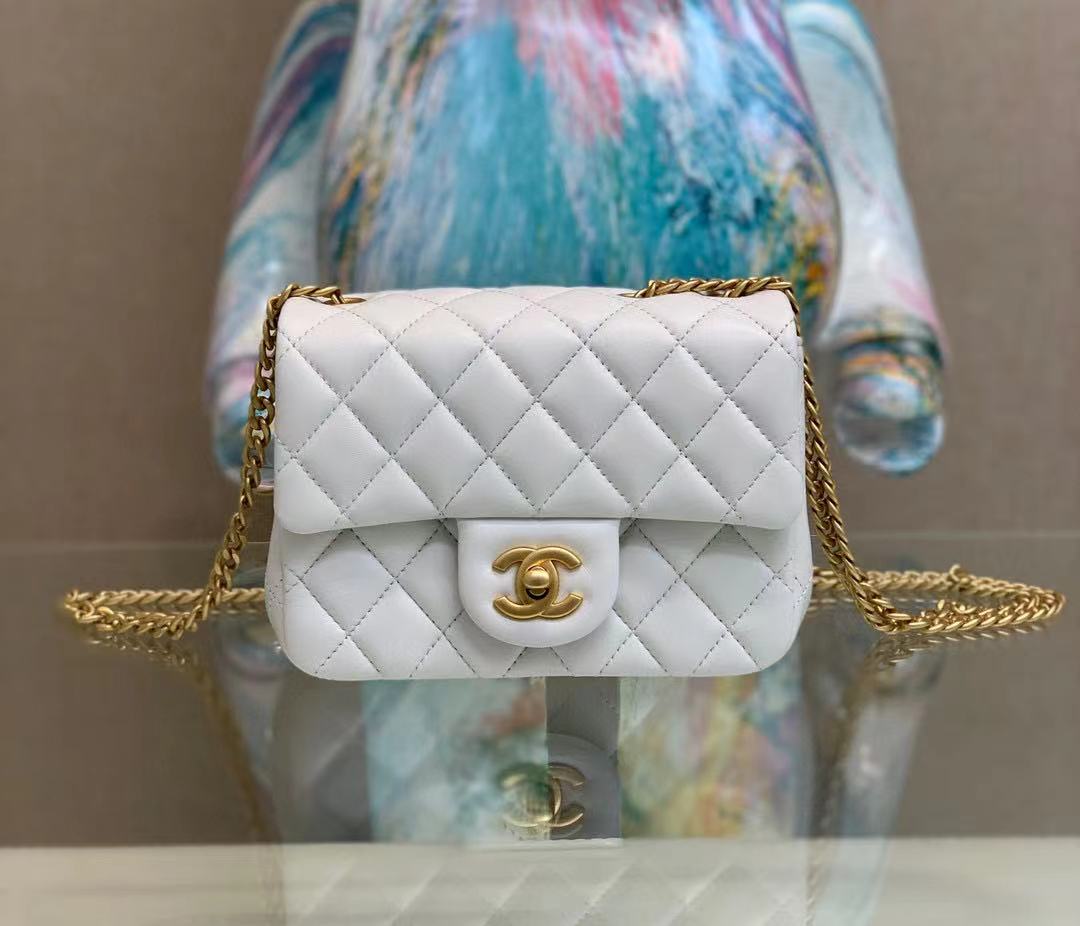 Chanel bag size 18cm CHB216