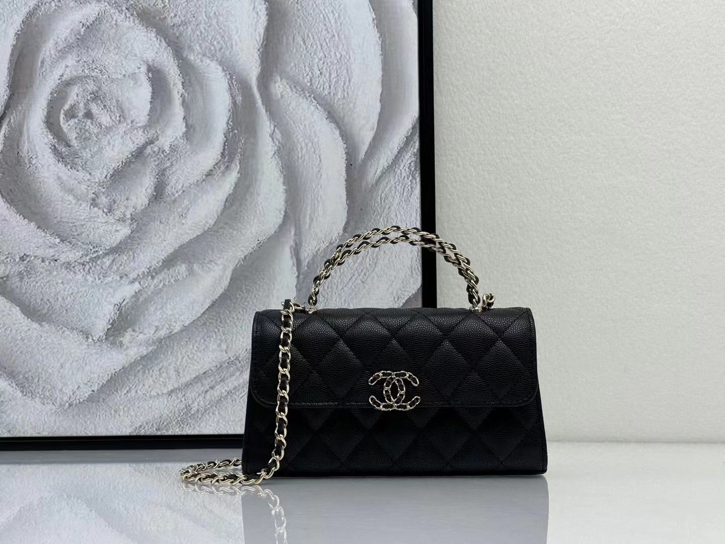 Chanel bag size 18cm  CHB405