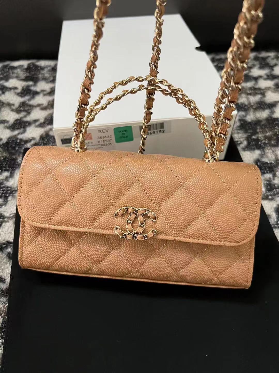 Chanel bag size 18cm  CHB406