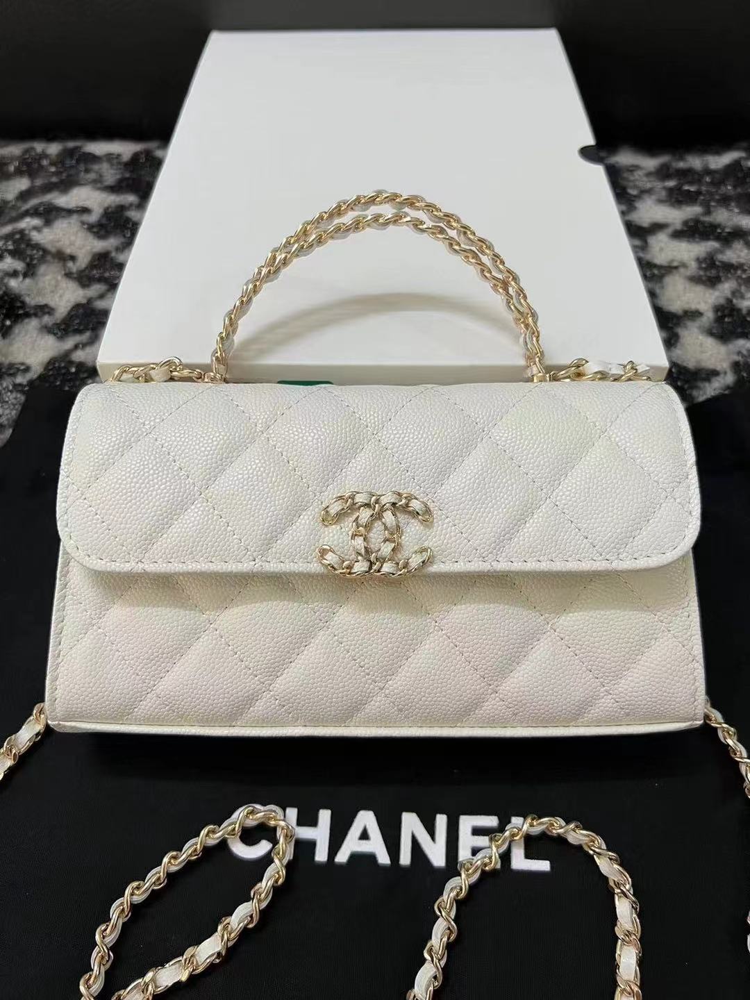Chanel bag size 18cm  CHB407